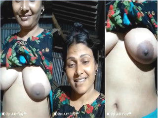 Vlg Girl Shows Her Boobs